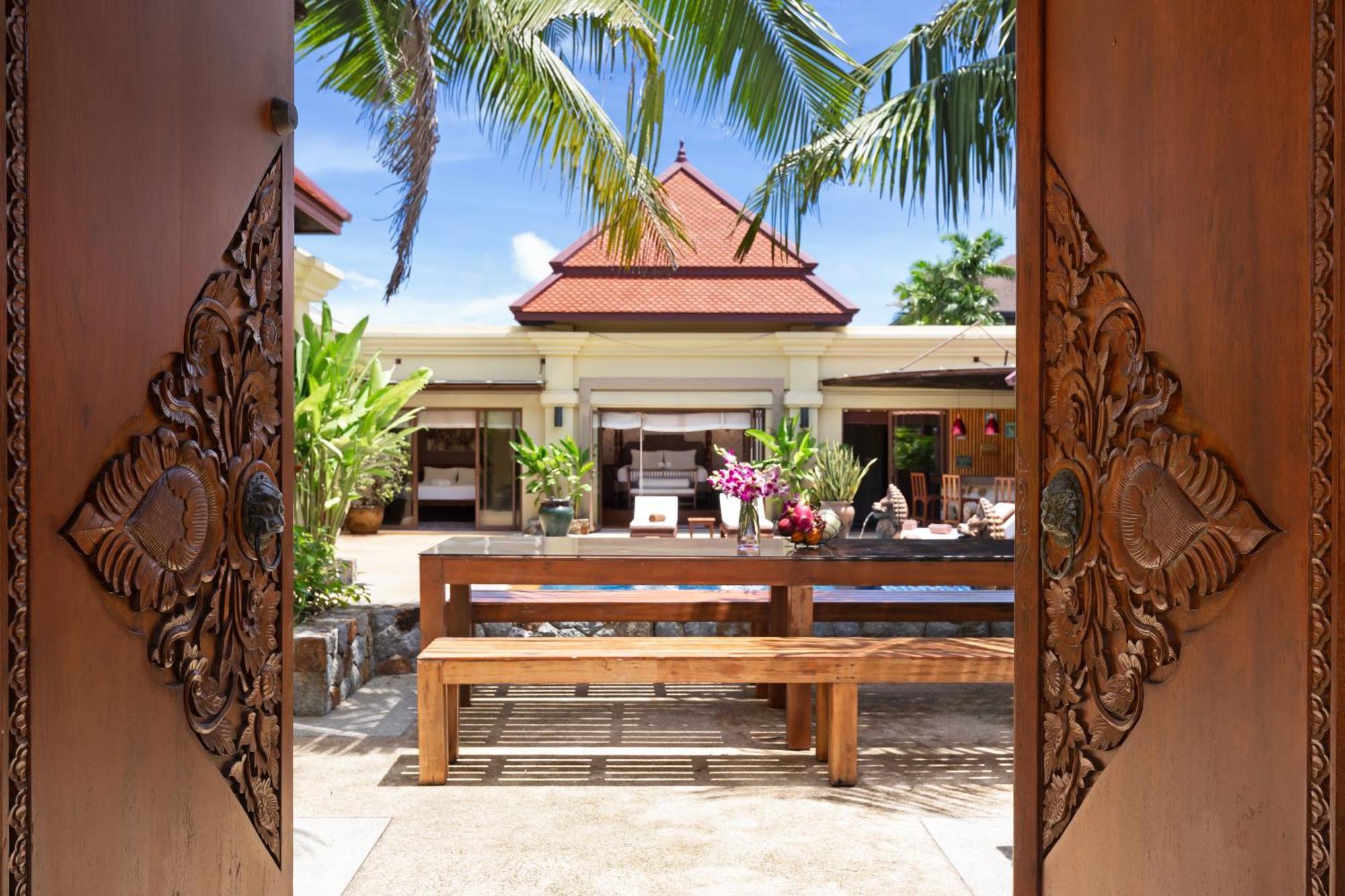 Extraordinary Courtyard 6Br Pool Villa Sri Suri, Naiharn Rawai Eksteriør billede